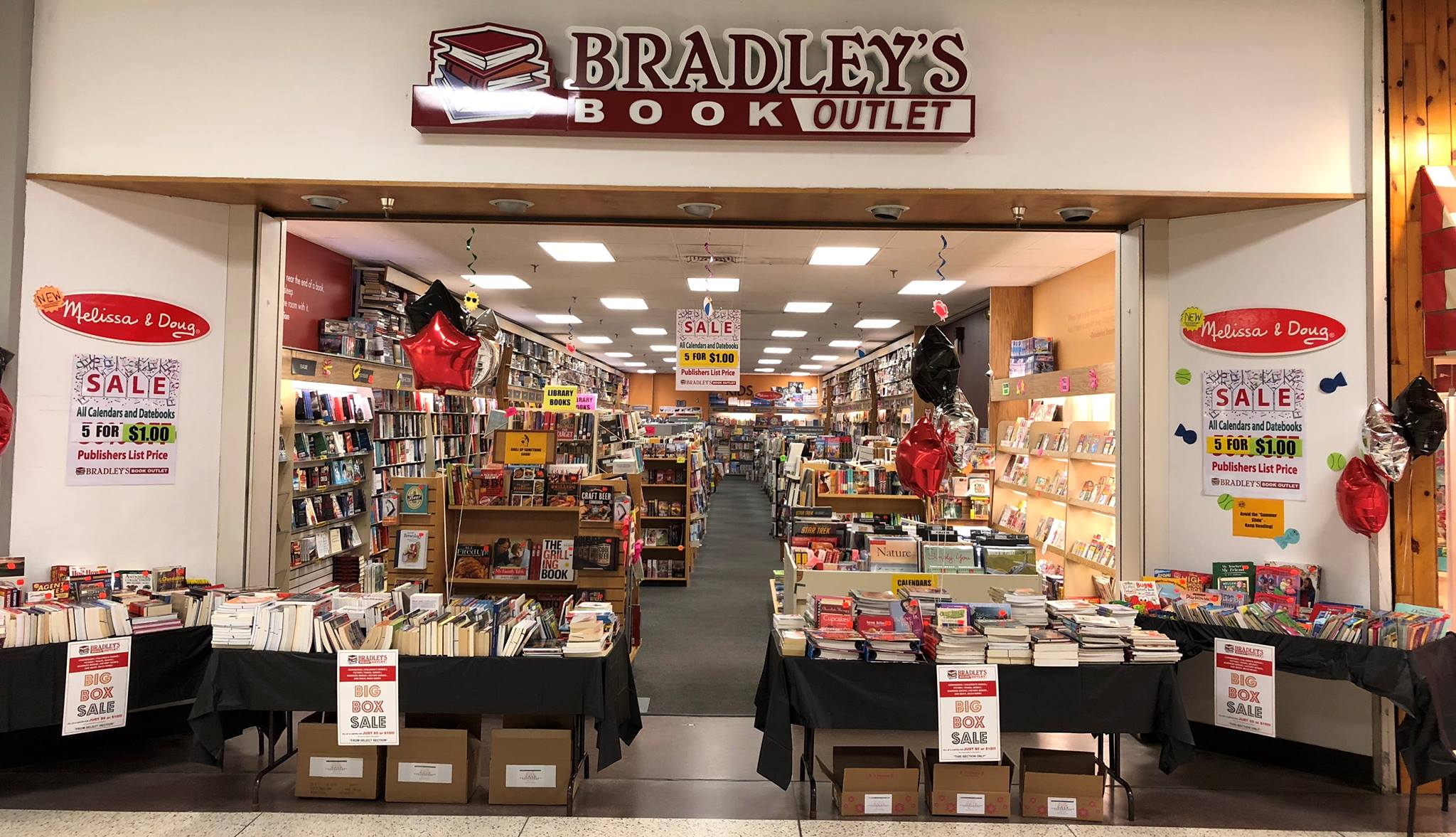Bradley's Book Outlet closing its brick-and-mortar stores