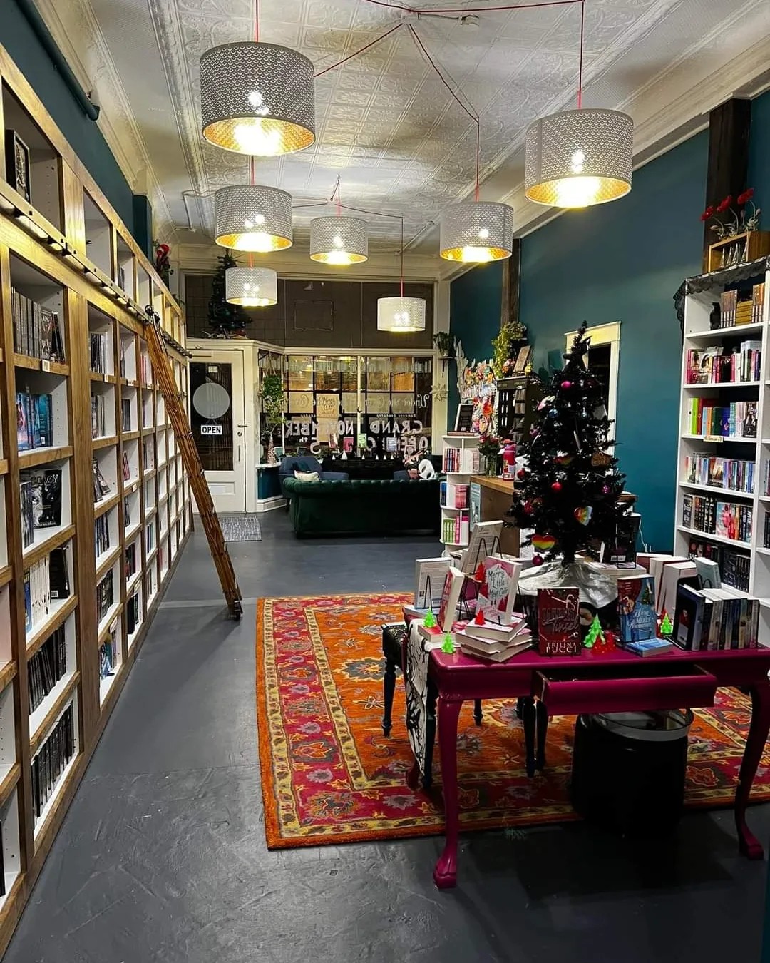 Kansas City's first worker-owned bookstore celebrates soft opening - KCtoday